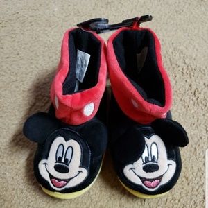 Disney mickey mouse Boys slipper 
Size 7-8